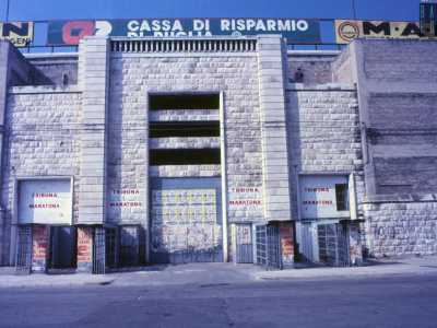 I biancorossi chiusero il girone d�andata a 27 punti, frutto di 10 vittorie e sette pareggi: lo stadio Della Vittoria si rivel� una roccaforte da cui solo il Pisa usc� imbattuto